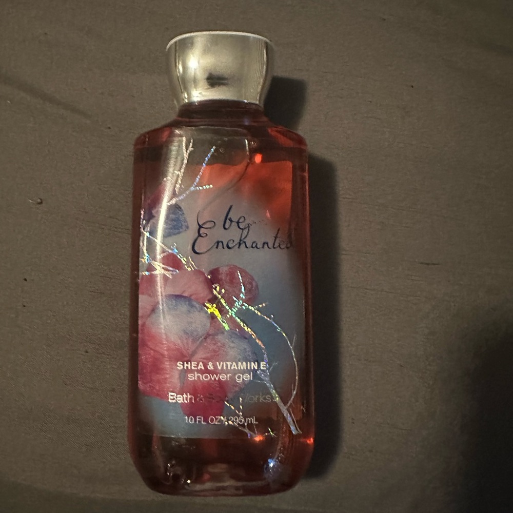Bath & Body Works Be Enchanted Shower Gel - Red and Silver